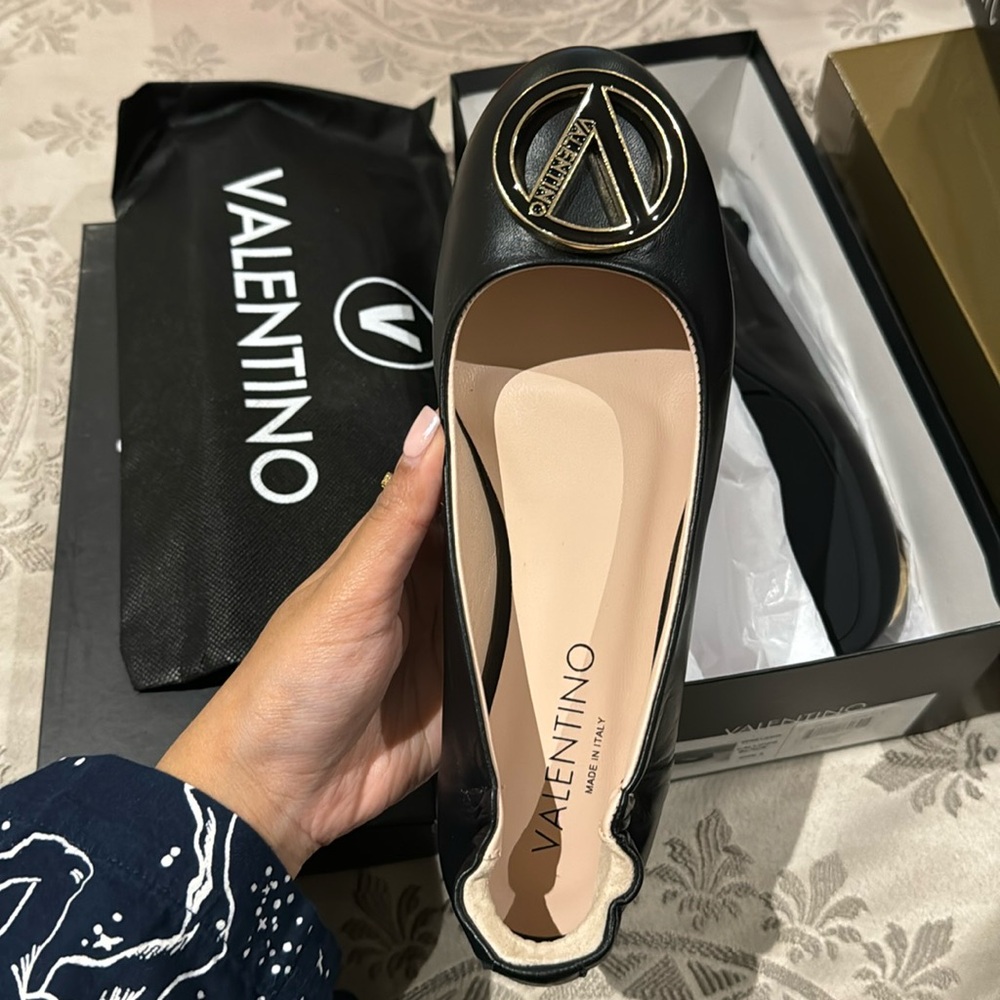 Valentino flats size 8 marked. Not authentic